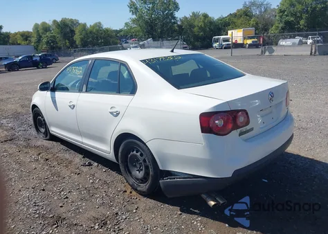 2010 Volkswagen Jetta S z USA, uszkodzony, nr VIN 3VWJZ7AJ2AM022183